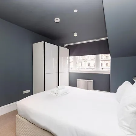 Joivy Spacious 2Br Apt, Moments From West End Edinburgh Exterior photo