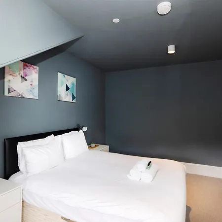 Joivy Spacious 2Br Apt, Moments From West End Edinburgh Exterior photo