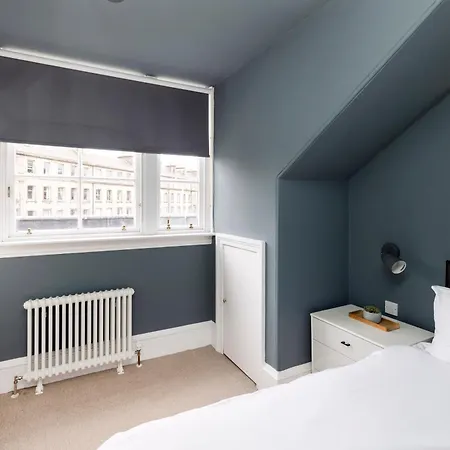 Joivy Spacious 2Br Apt, Moments From West End Edinburgh Exterior photo