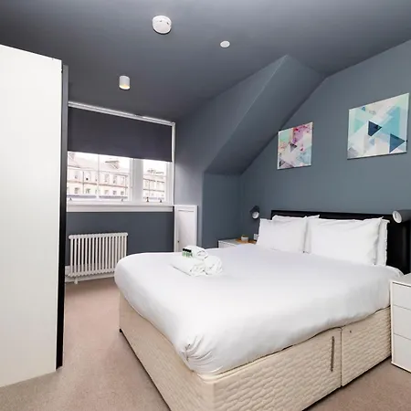 Joivy Spacious 2Br Apt, Moments From West End Edinburgh Exterior photo