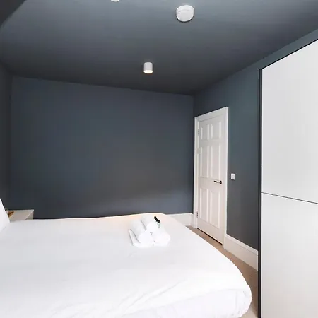 Joivy Spacious 2Br Apt, Moments From West End Edinburgh Exterior photo