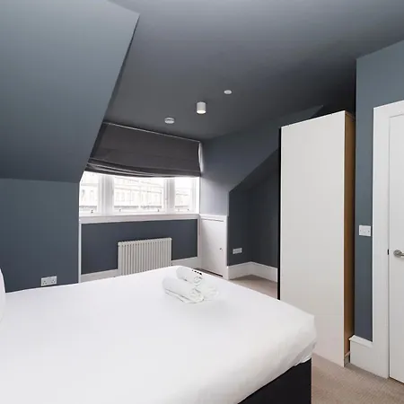 Joivy Spacious 2Br Apt, Moments From West End Edinburgh Exterior photo