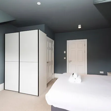 Joivy Spacious 2Br Apt, Moments From West End Edinburgh Exterior photo
