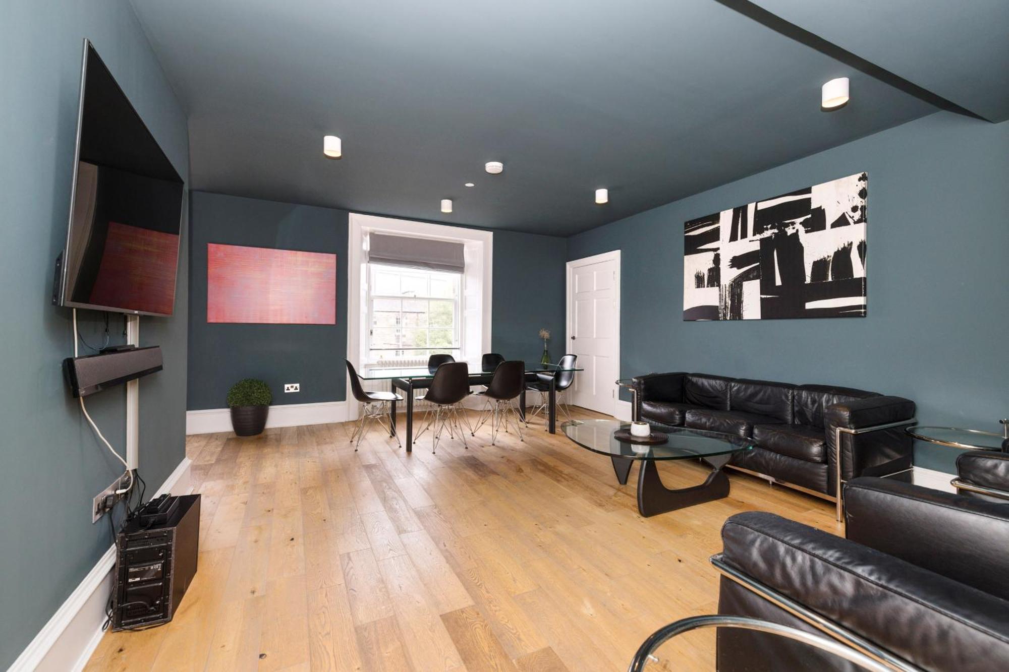 Joivy Spacious 2br Apt, Moments From West End Apartment EDI