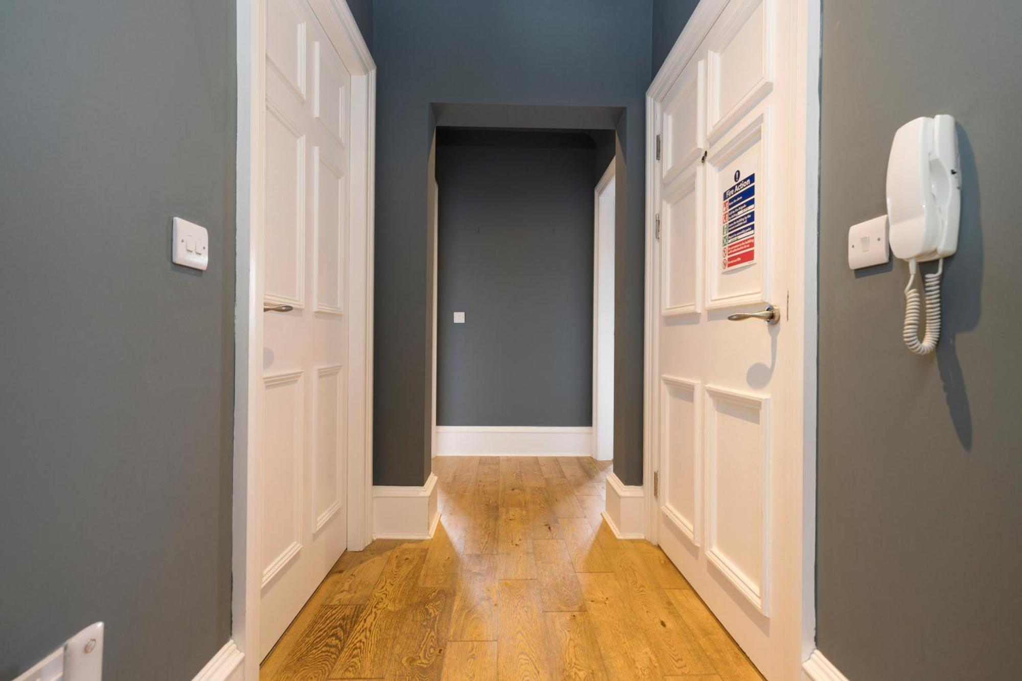 Joivy Spacious 2br Apt, Moments From West End Apartment EDI