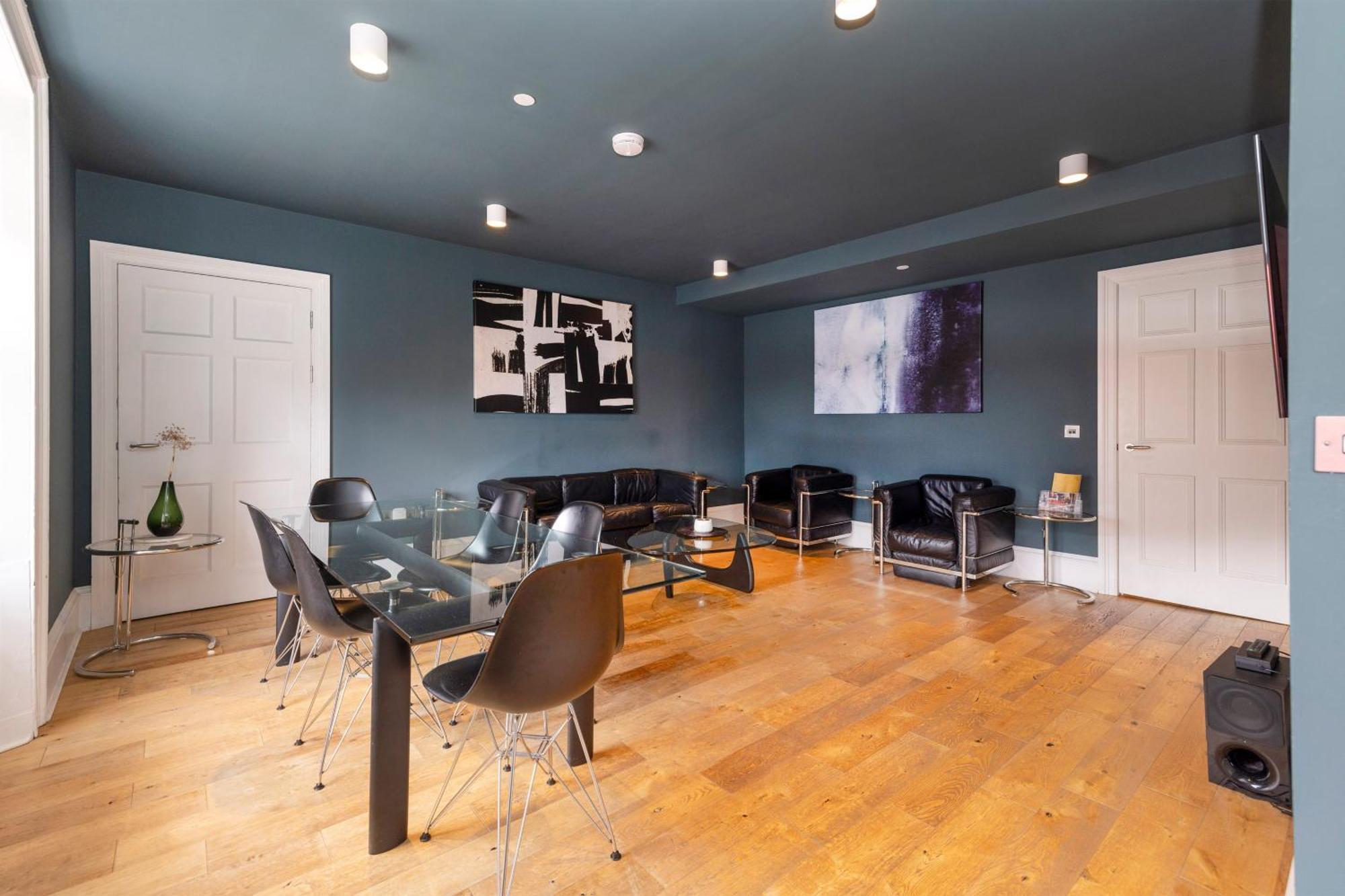 Joivy Spacious 2br Apt, Moments From West End Appartamento